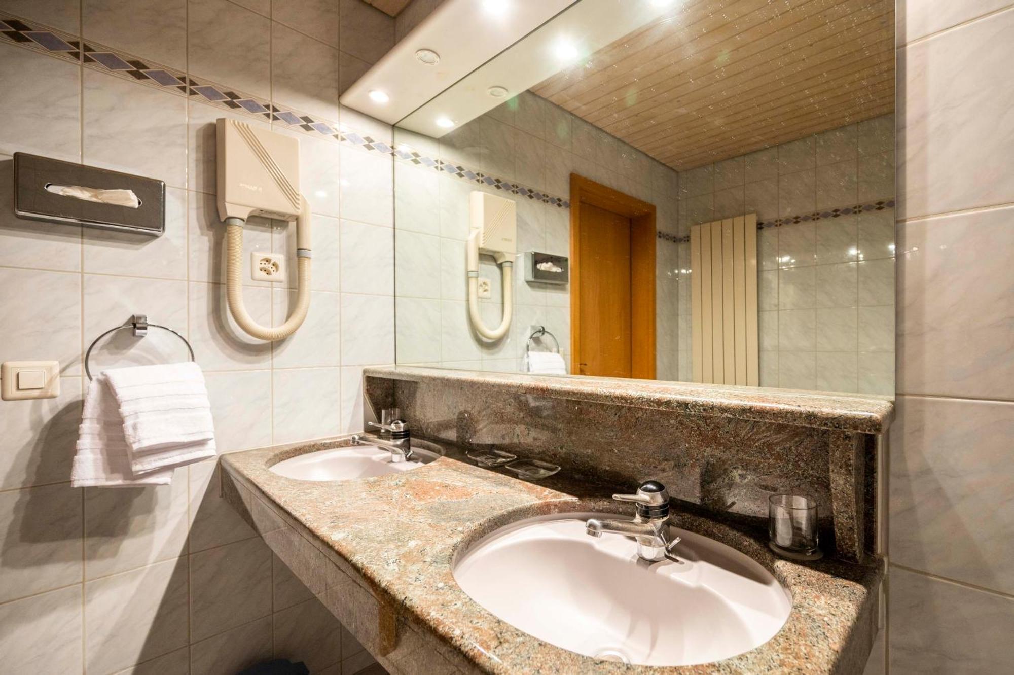 Hotel Restaurant Krone Aarberg Dış mekan fotoğraf