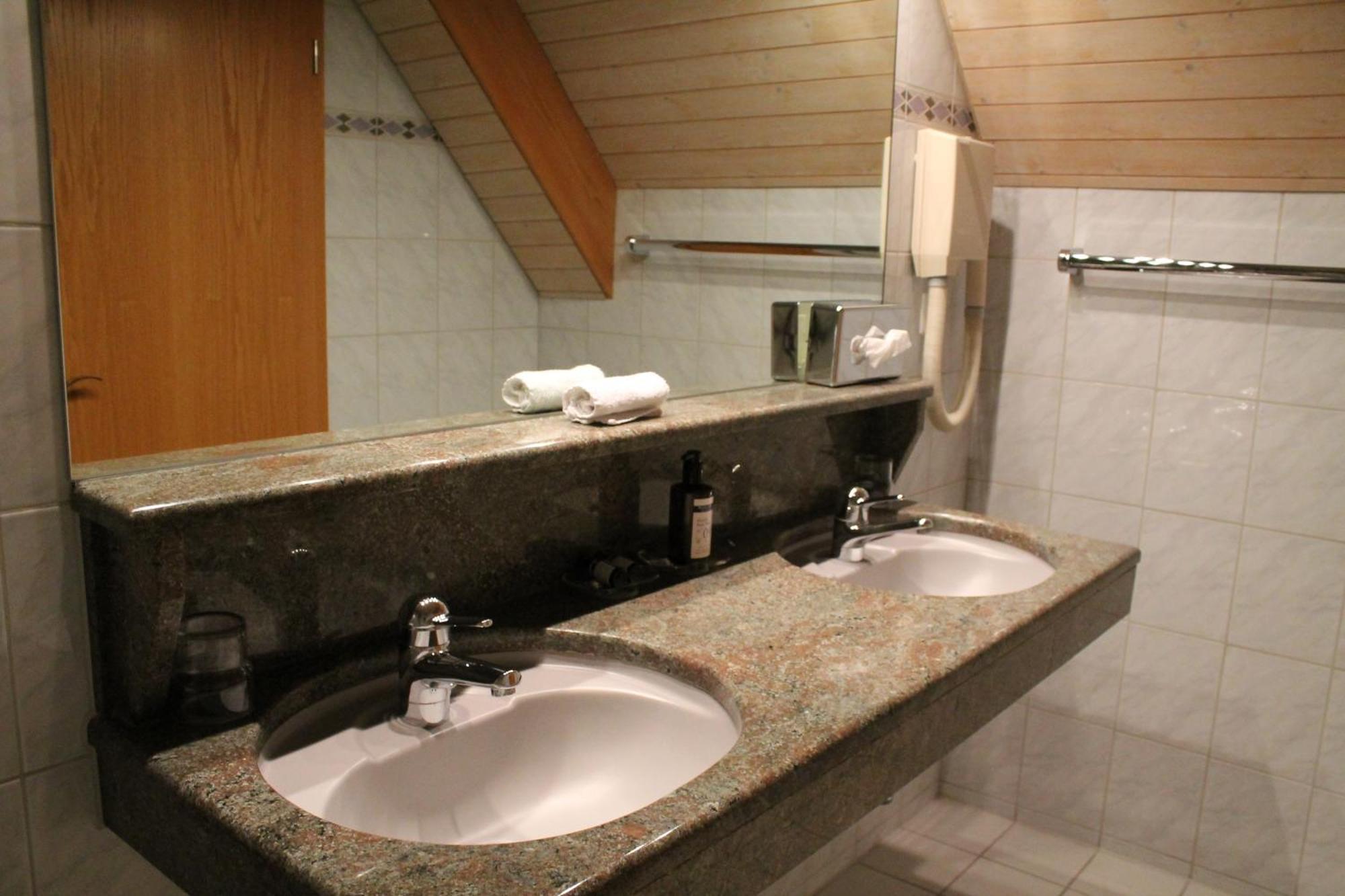 Hotel Restaurant Krone Aarberg Dış mekan fotoğraf